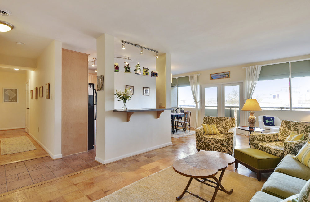 4720 Chevy Chase Dr, Unit 406, Chevy Chase, MD 20815